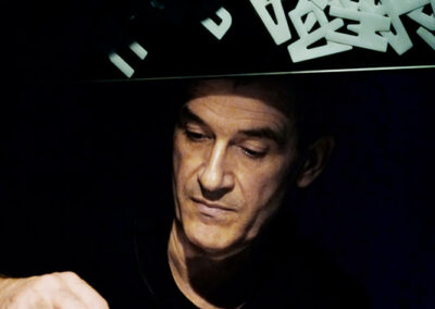 PAR D’AUTRES CHEMINS